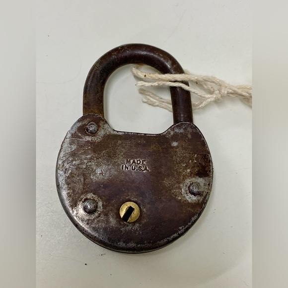 Early 20th Century Antique SAFE Funtional Vintage Metal Padlock w/ Key - Picture 6 of 16